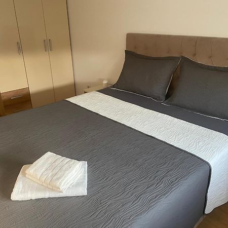 Maya Apartment Skopje Buitenkant foto