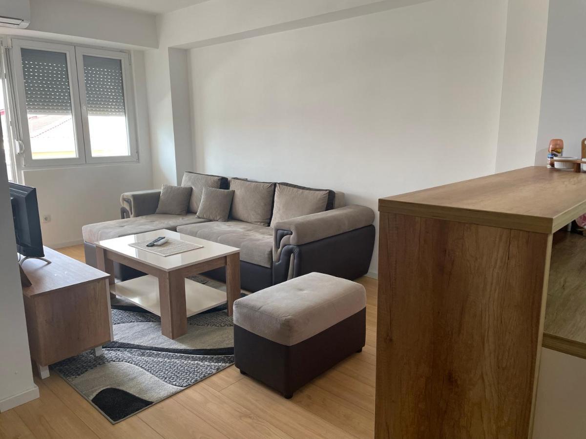 Maya Apartment Skopje Buitenkant foto