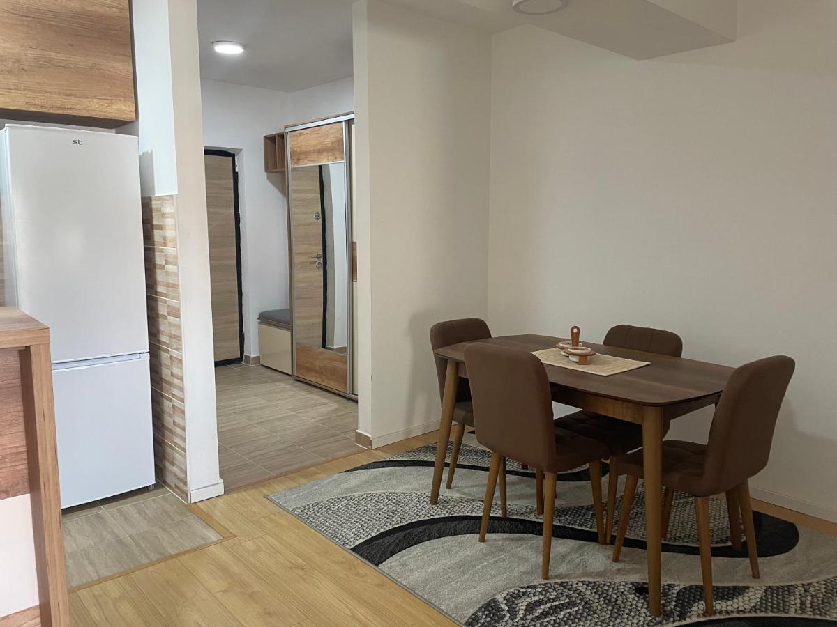 Maya Apartment Skopje Buitenkant foto