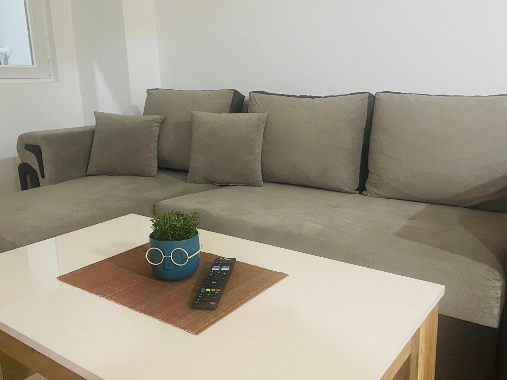 Maya Apartment Skopje Buitenkant foto