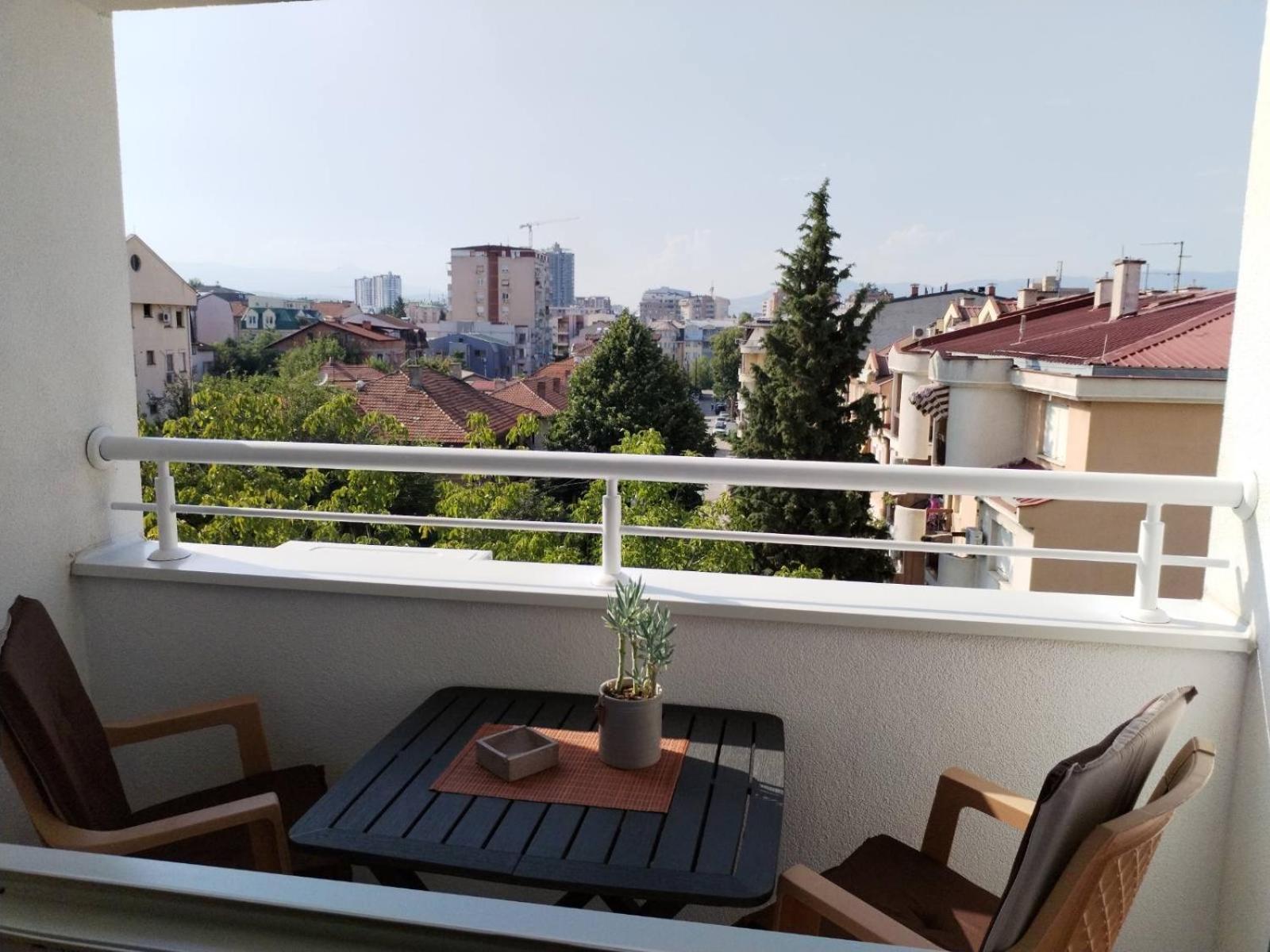 Maya Apartment Skopje Buitenkant foto