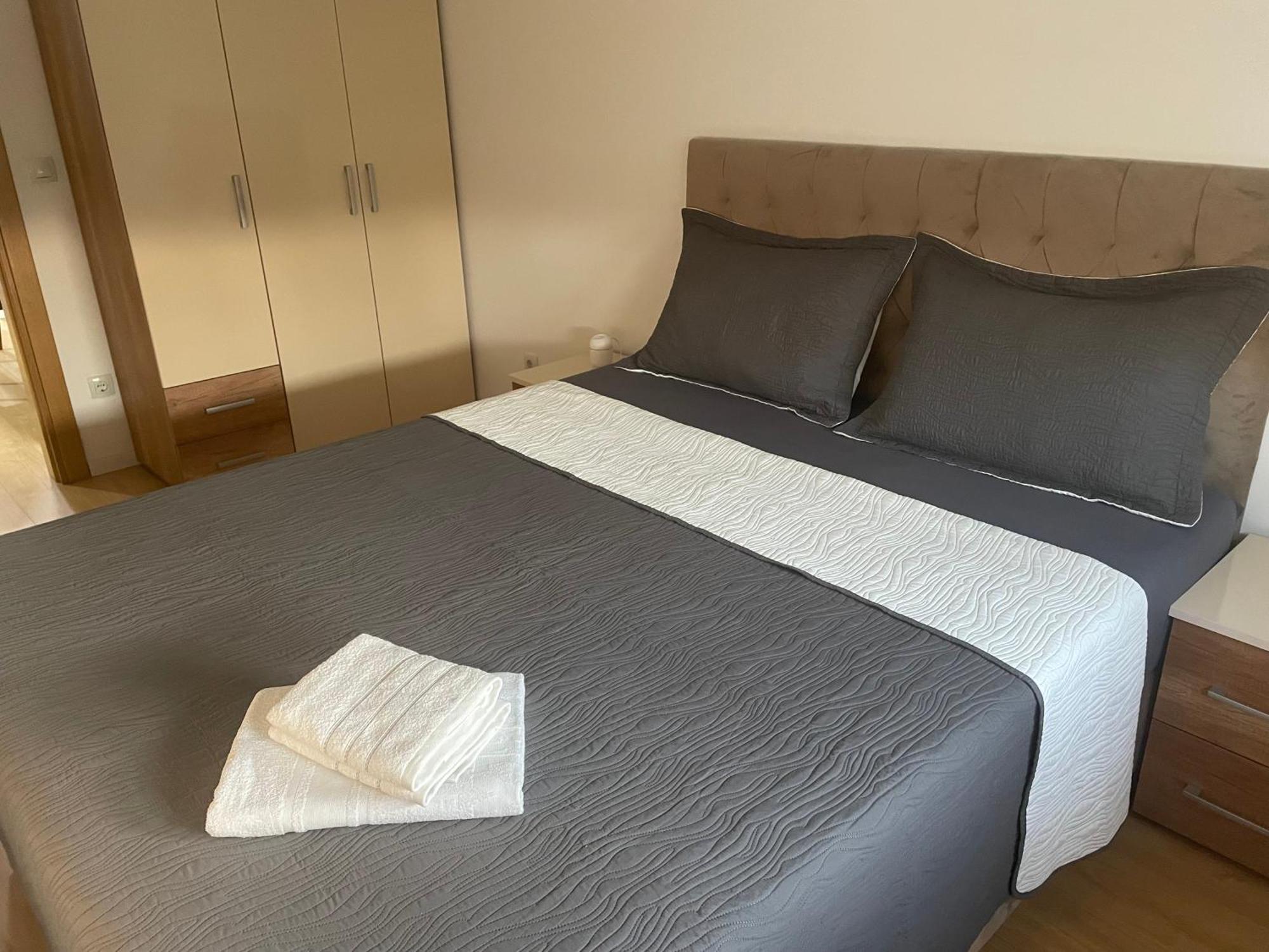 Maya Apartment Skopje Buitenkant foto